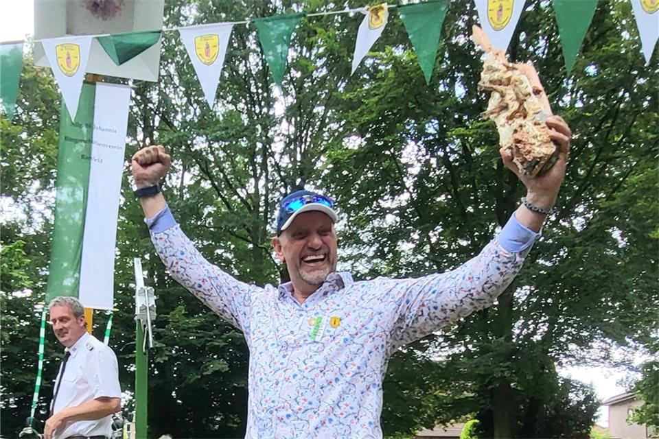 Meinolf Rosenberger holte mit dem 350. Schuss den Vogel herunter.