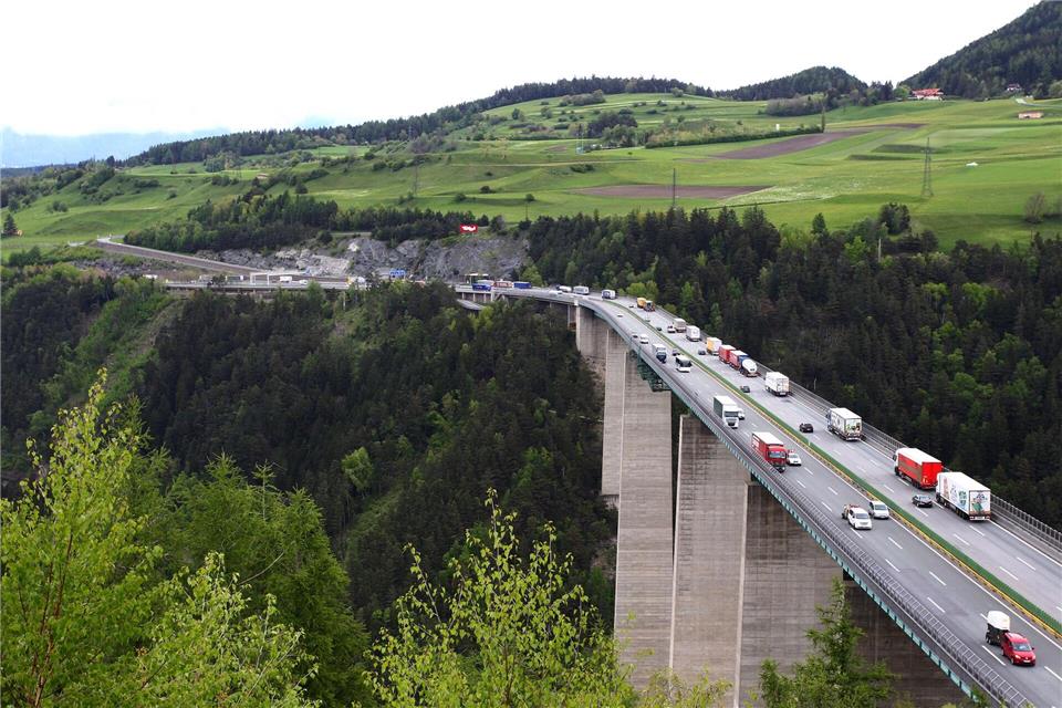 Meist herrscht auf der Brennerstrecke viel Verkehr. (Archivbild)  Karl-Josef Hildenbrand/dpa
