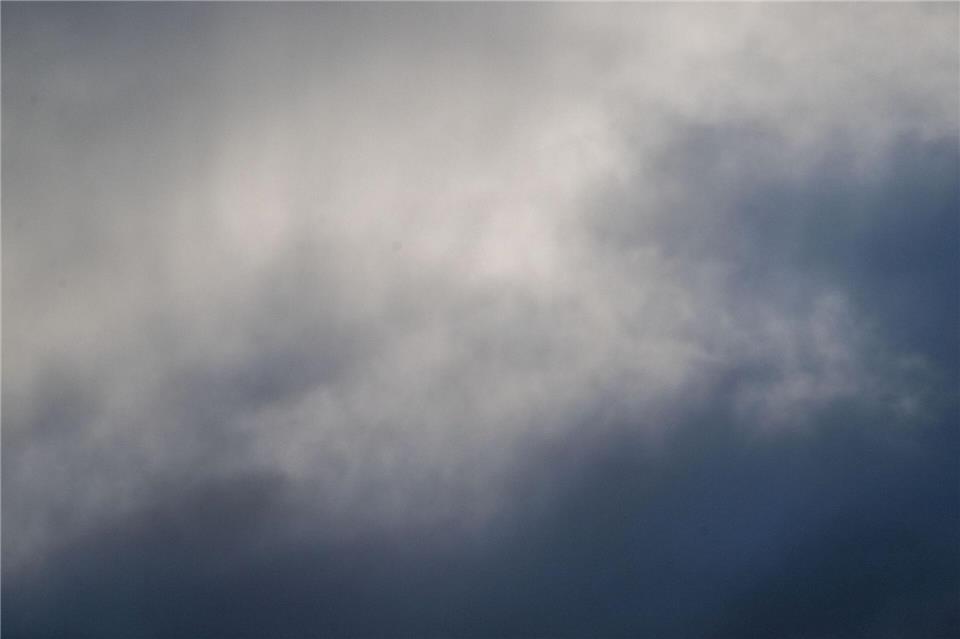 Meist sind in den nächsten Tagen Wolken am Himmel zu sehen. (Archivbild)Pia Bayer/dpa