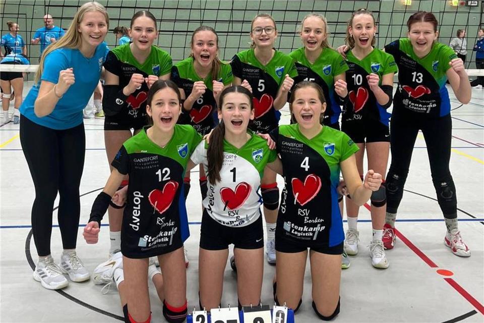 Meister der NRW-Liga und damit Gruppenkopf bei den Westdeutschen Meisterschaften im Frühjahr 2026: Die U16 des RSV Borken mit Trainerin Jule Onnebrink sowie Johanna Paß, Mia Gantefort, Franziska Kabrede, Sidney Heynck, Maria Tebroke, Sofie Klinkenberg, Helena Kubani, Lena Kruse und Milla Onnebrink.