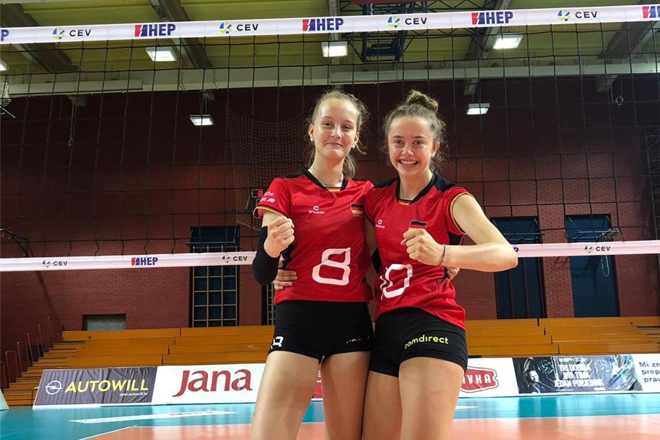 Melissa Vasi (links) und Ammely Meis erkämpften sich mit der deutschen U 16-Volleyballnationalmannschaft den siebten Platz bei der Europameisterschaft in Zagreb.