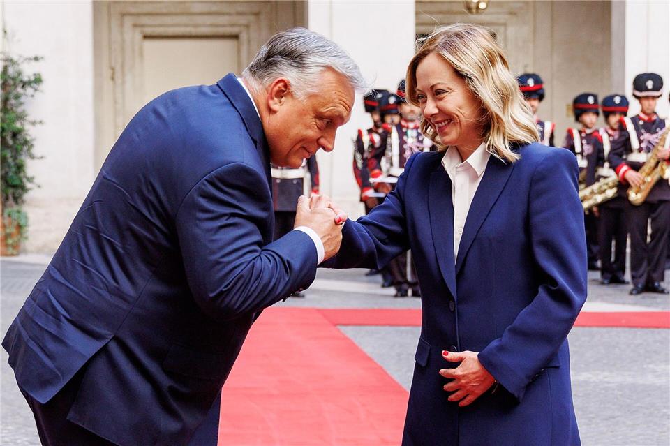 Meloni und Orban hatten über die Jahre eine enge Verbindung. (Archivbild)Roberto Monaldo/LaPresse via ZUMA Press/dpa