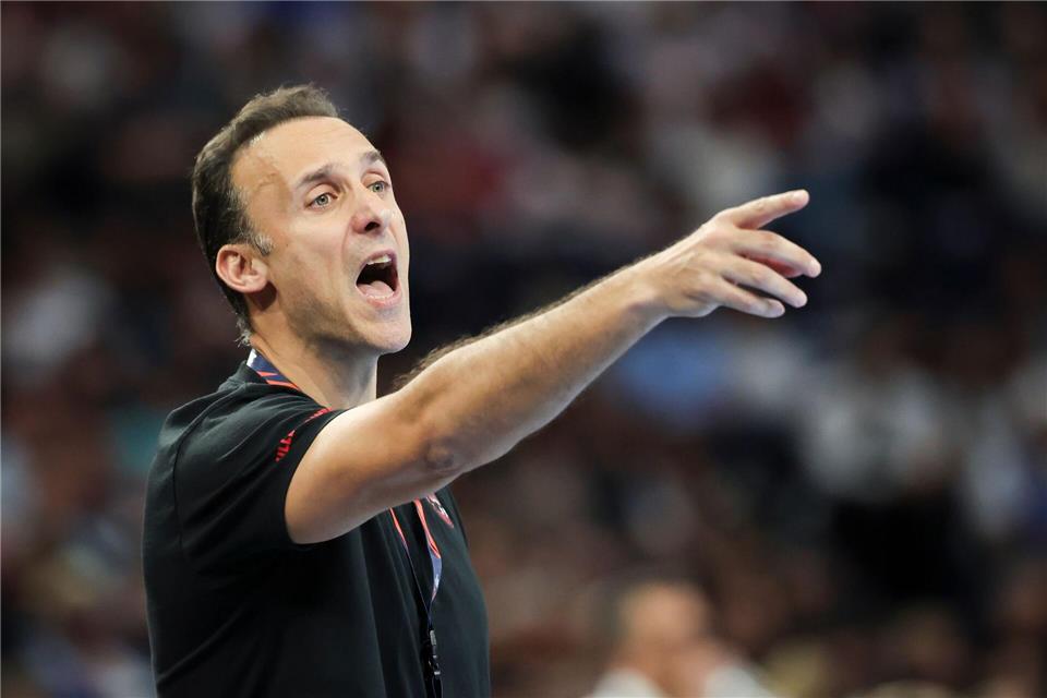 Melsungens Coach Parrondo vertraut in Skopje der Jugend. (Archivbild)Christian Charisius/dpa