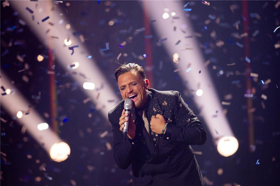 Menowin Fröhlich steht im Finale der RTL-Casting-Show „Deutschland sucht den Superstar“ (DSDS) auf der Bühne im Coloneum.Rolf Vennenbernd/dpa