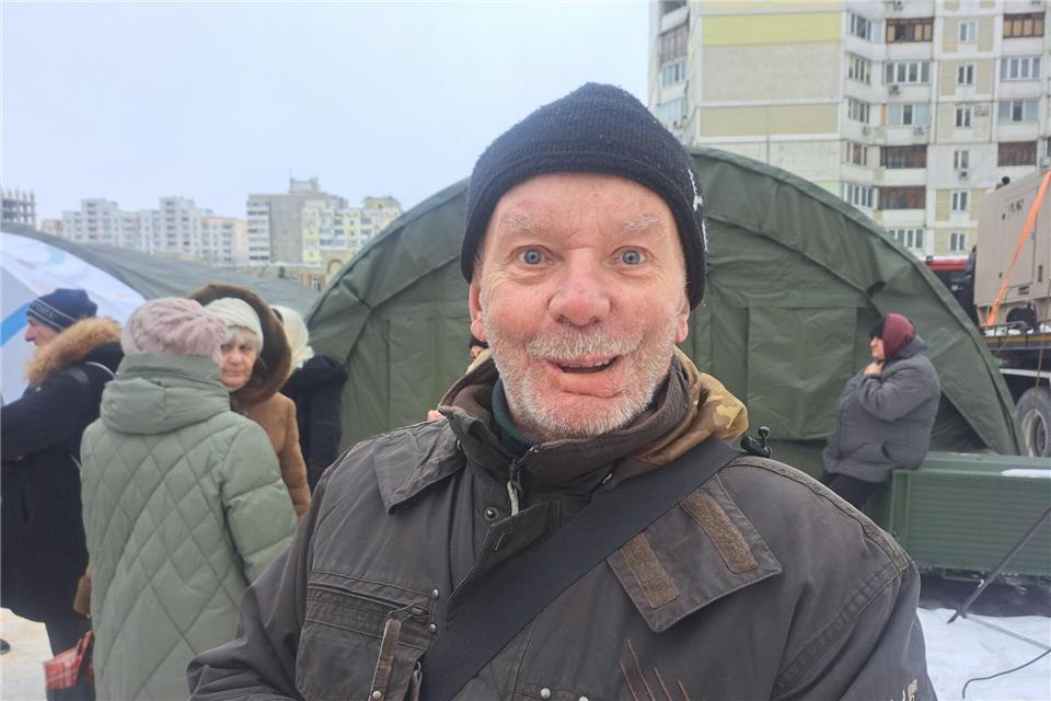Menschen in ukrainischen Plattenbauten haben oft nur Elektroherde. Eine warme Mahlzeit können sie sich wegen des Stromausfalls nicht zubereiten. (Archivbild)Andreas Stein/dpa