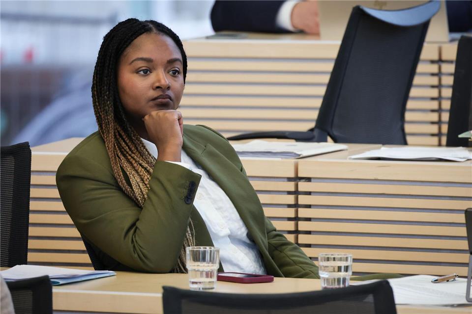 „Menschen mit Behinderung brauchen einen Sozialstaat, der verständlich, einfach und verlässlich funktioniert“, sagte Aminata Touré (Grüne). (Archivbild) Christian Charisius/dpa