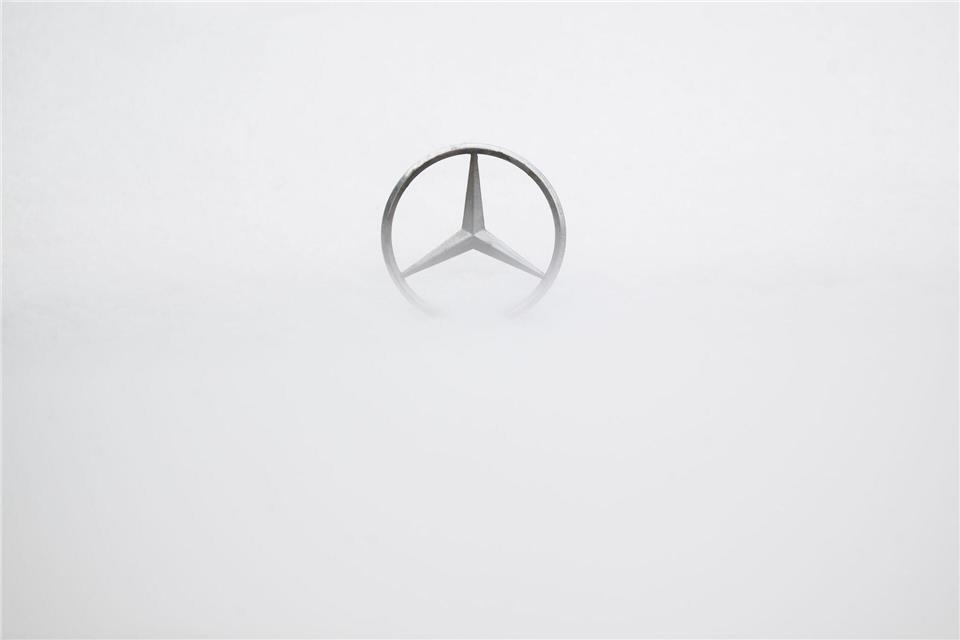 Mercedes-Benz: Gewinneinbruch, Umsatz runter, Absatzrückgang. (Archivbild)Marijan Murat/dpa