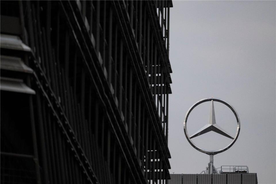Mercedes-Benz sieht weiteres Potenzial im Rüstungsgeschäft. (Archivbild)Marijan Murat/dpa