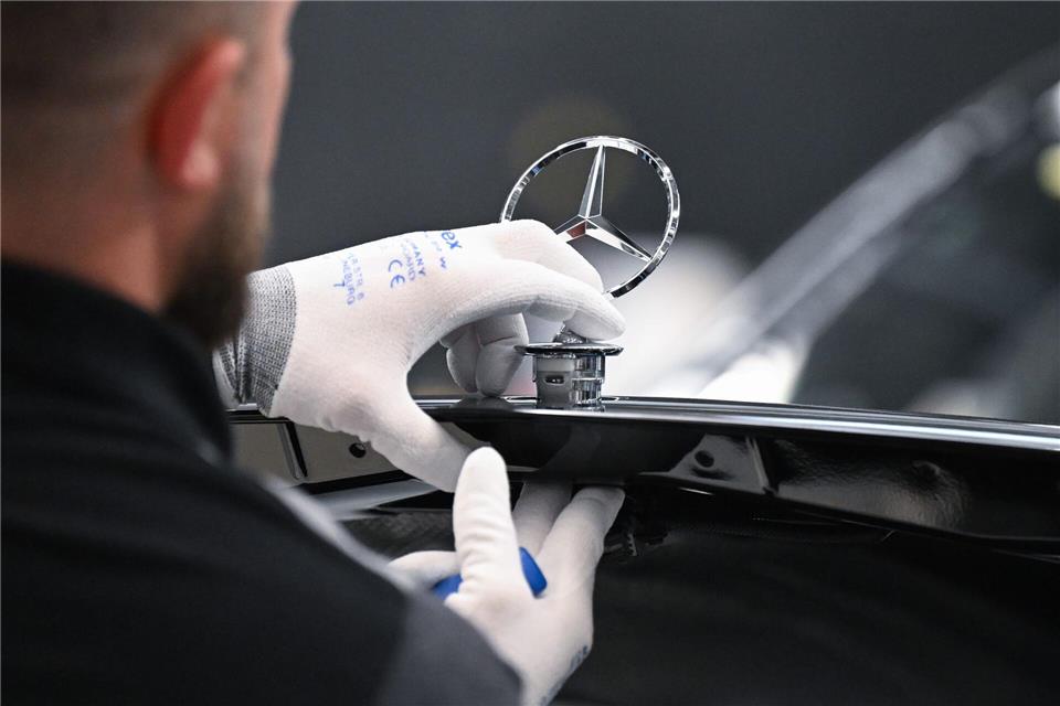 Mercedes-Benz will die „Gewinnermentalität“ stärken. (Archivbild)Bernd Weißbrod/dpa