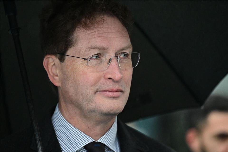 Mercedes-Chef Källenius sieht weiter schwierigen Zeiten in China für den Autobauer. (Foto-Archiv)Bernd Weißbrod/dpa