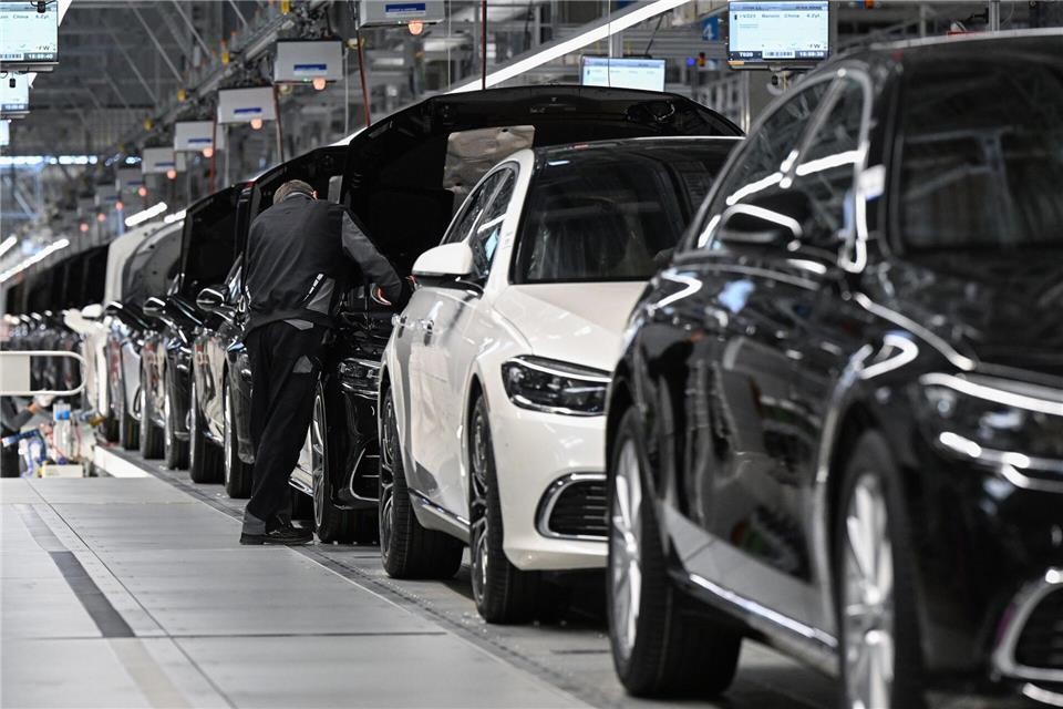 Mercedes-Produktion in Sindelfingen. Gerade im Premiumsegment ist die deutsche Autoindustrie stark. (Archivbild)Bernd Weißbrod/dpa