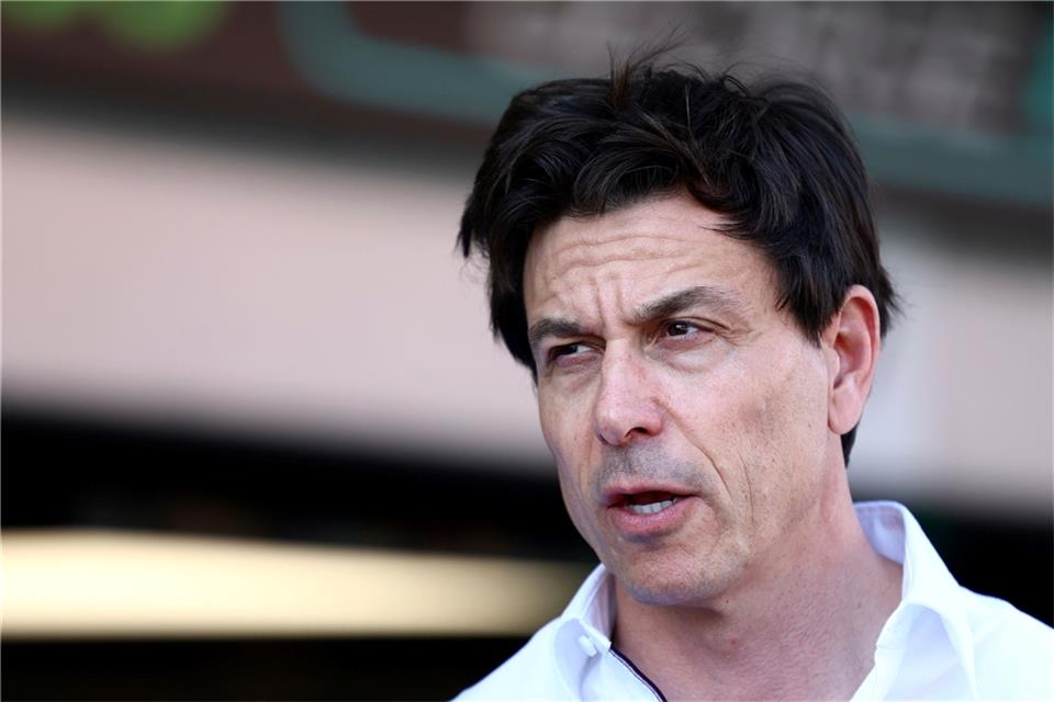 Mercedes-Teamchef Toto Wolff er hat sich bei einem Rad-Unfall am Arm verletzt.