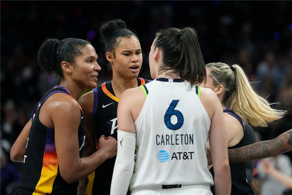 Mercury-Star Satou Sabally (M) war in der Schlussphase nicht zu stoppen.Ross D. Franklin/AP/dpa