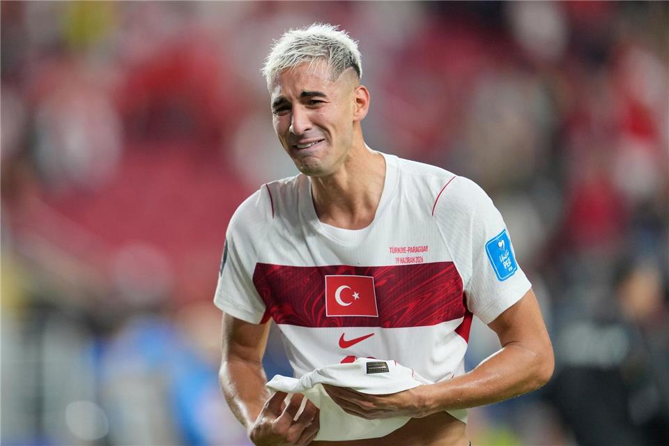 Mert Müldür reagierte sehr emotional auf die Niederlage und das Aus in der Gruppenphase.Eugene Hoshiko/AP/dpa