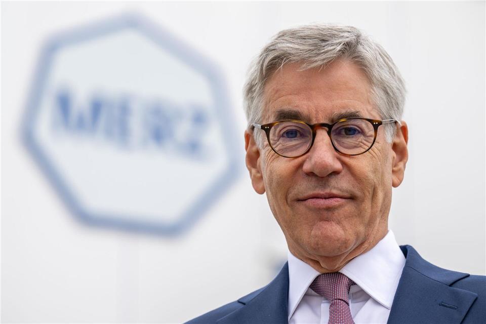 Merz-Group-Chef Philip Burchard: „Der medizinische Bereich wird eigentlich so ein bisschen vergessen. Alle reden nur von der Falte.“ (Archivbild) Hendrik Schmidt/dpa