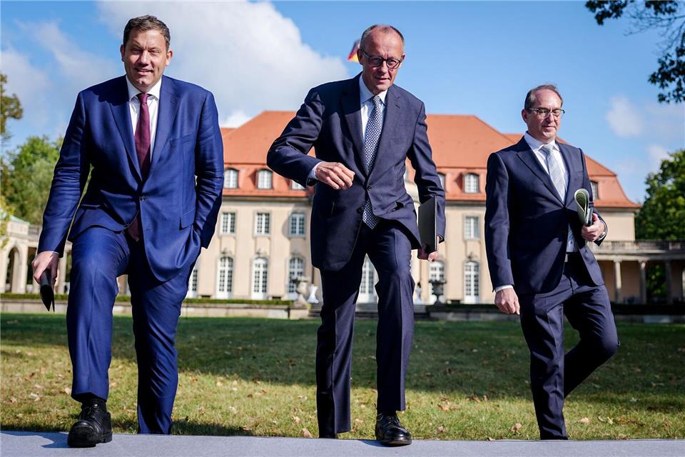 Merz, Vizekanzler Klingbeil und Innenminister Dobrindt traten gemeinsam vor die Presse.Kay Nietfeld/dpa