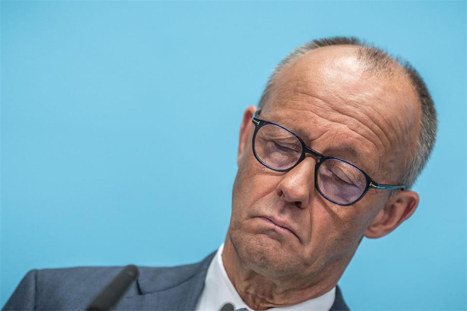 Merz gibt sich nach dem Wahldebakel erschüttert und selbstkritisch.Michael Kappeler/dpa