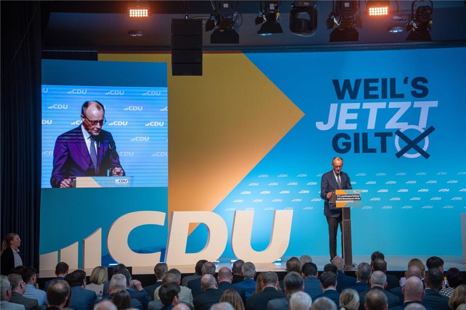 Merz gratulierte Schnieder zu einem „sensationellen Wahlergebnis“.Harald Tittel/dpa