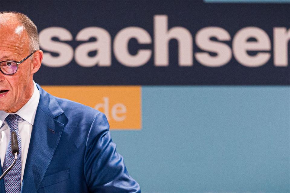 Merz ist wieder im Wahlkampf unterwegs - diesmal in Niedersachsen.Moritz Frankenberg/dpa
