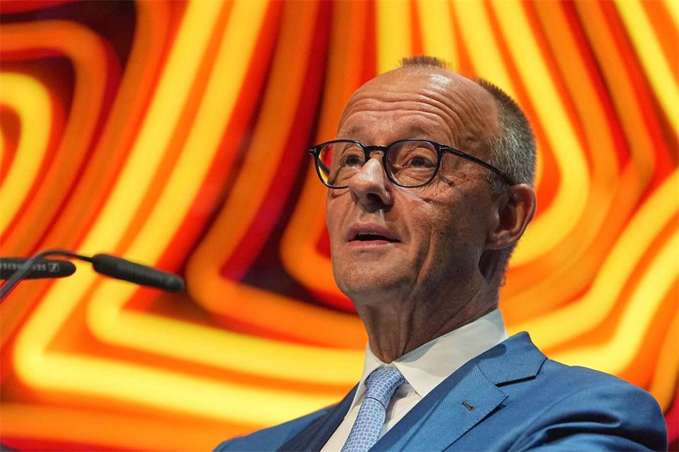 Merz kam zu spät zur Rede - wegen Verkehrsproblemen. Michael Kappeler/dpa