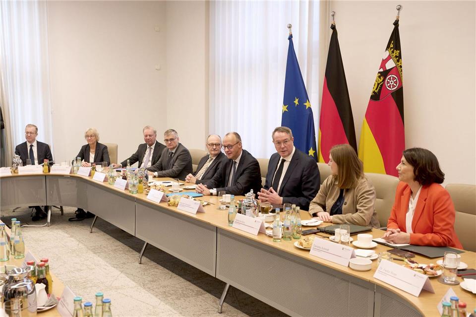 Merz nahm an einer Sitzung des rheinland-pfälzischen Ampel-Kabinetts teil. Thomas Frey/dpa