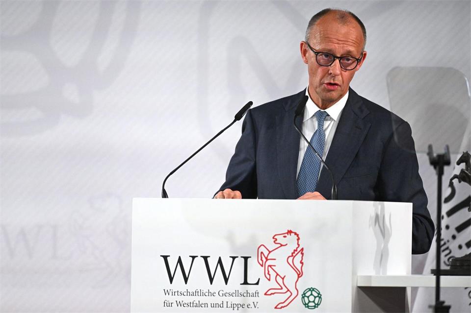Merz nutzte seine Laudatio für eine Grundsatzrede.Fabian Strauch/dpa
