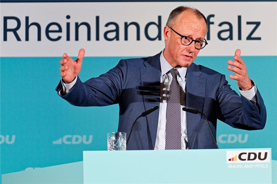 Merz sprach in Bad Dürkheim - der Landkreis, aus dem Vorfahren von US-Präsident Donald Trump stammen.Uwe Anspach/dpa