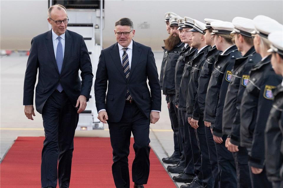 Merz und Rhein auf dem Weg zum neuen Terminal 3. Boris Roessler/dpa