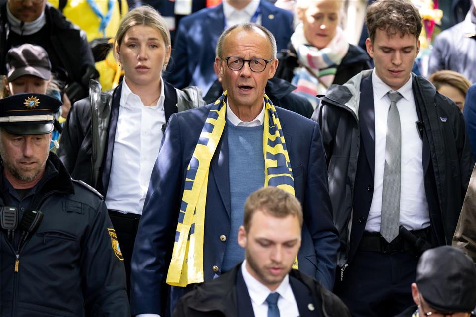 Merz wagte sich in Würzburg auch unters Volk.Sven Hoppe/dpa
