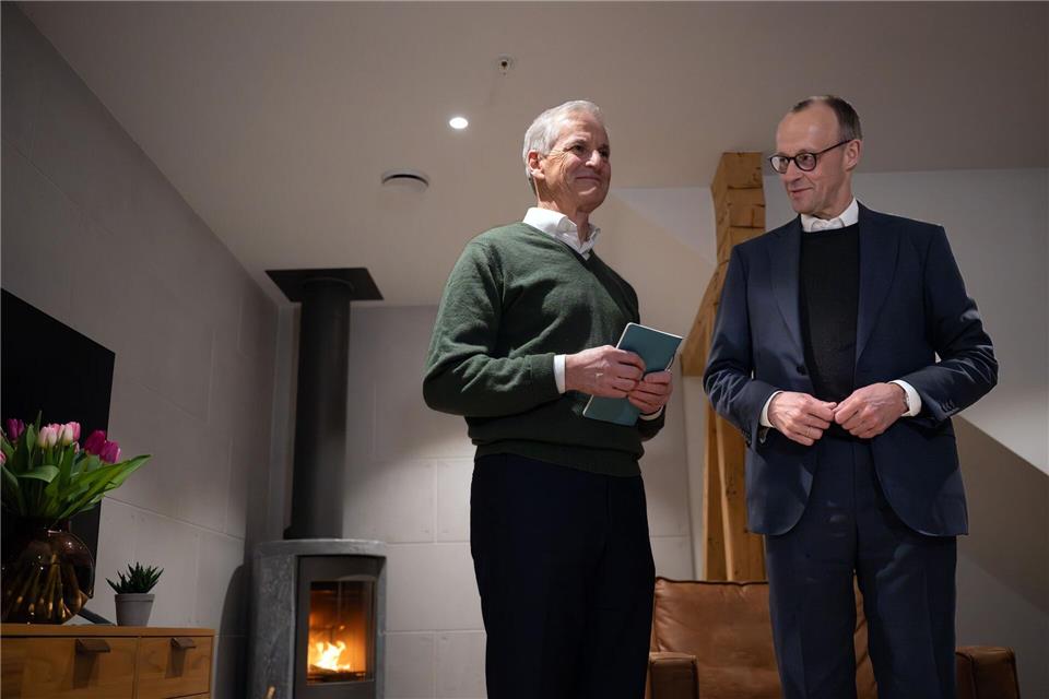 Merz will am Nachmittag mit einem Militärtransporter vom Typ A400M zum Militärstützpunkt Bardufoss fliegen und sich mit Støre ein Bild von der Übung Cold Response machen. Soeren Stache/dpa