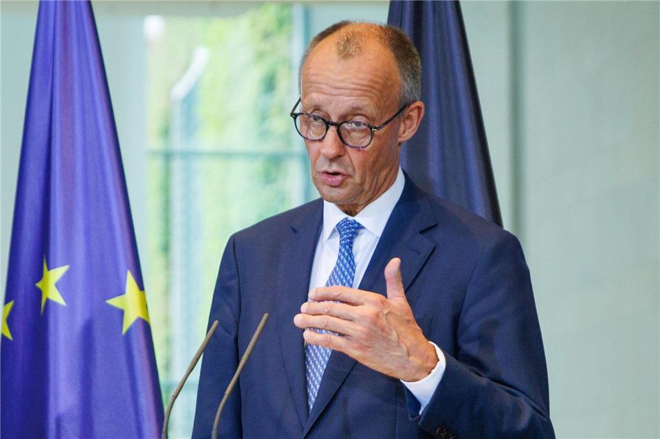 Merz will keine strengeren CO2-Regeln für Dienstwagen. Carsten Koall/dpa