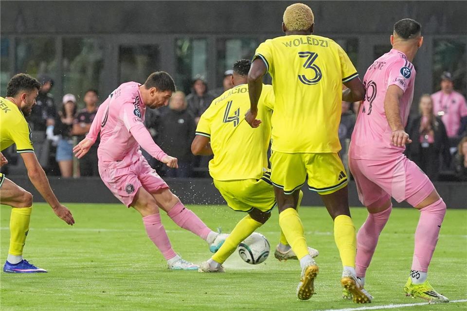 Messi trifft zum 900. Tor seiner Profi-Karriere.Marta Lavandier/AP/dpa