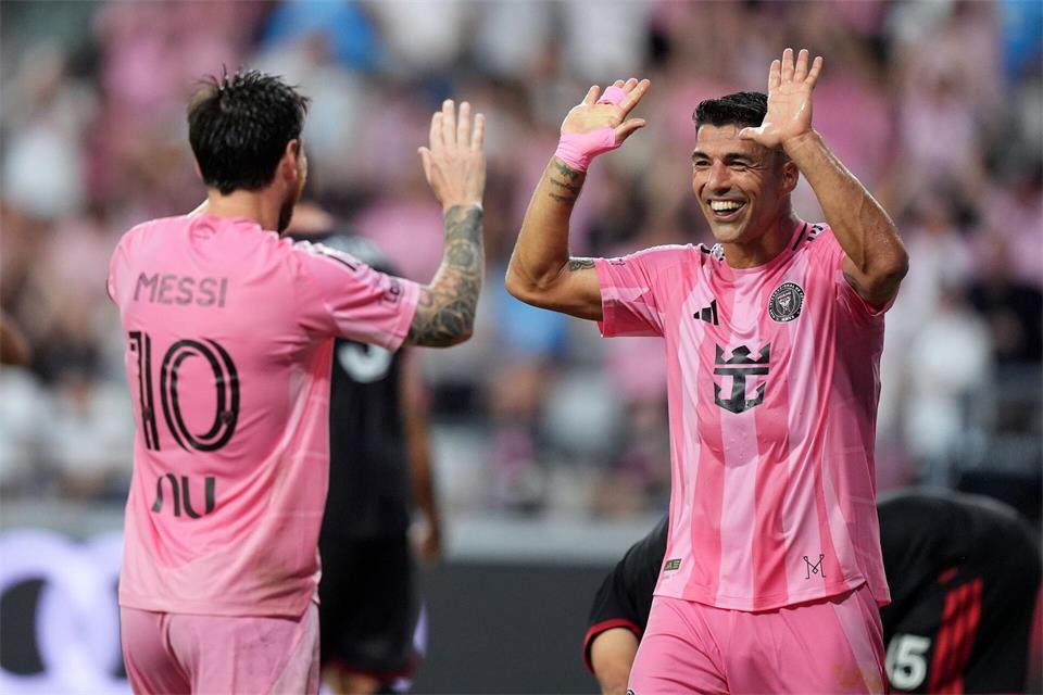 Messi und Suárez trafen beide doppelt.Rebecca Blackwell/AP/dpa