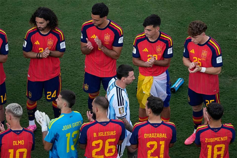 Messis letzter Gang im Nationaltrikot: Er tritt zurück aus der argentinischen Auswahl.Matt Slocum/AP/dpa