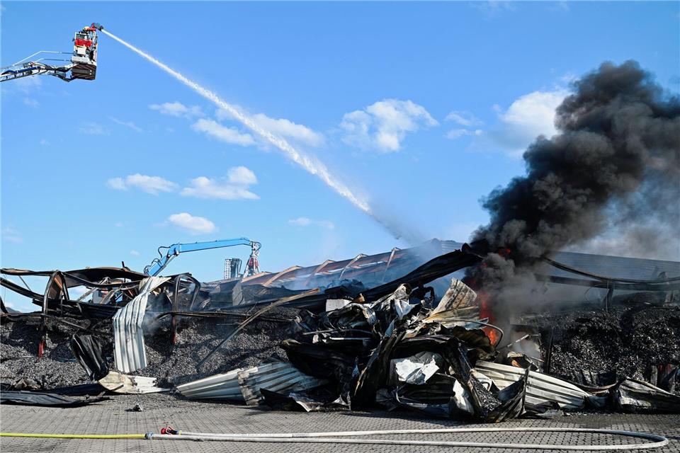 Messungen haben keine Schadstoffe in der Luft, auf dem Boden oder im Wasser ergeben.Uwe Anspach/dpa