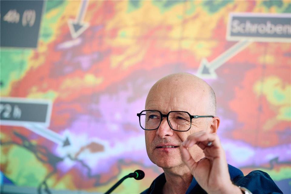 Meteorologe Karsten Schwanke geht von gravierenden Veränderungen aus. (Archivbild)Bernd Thissen/dpa