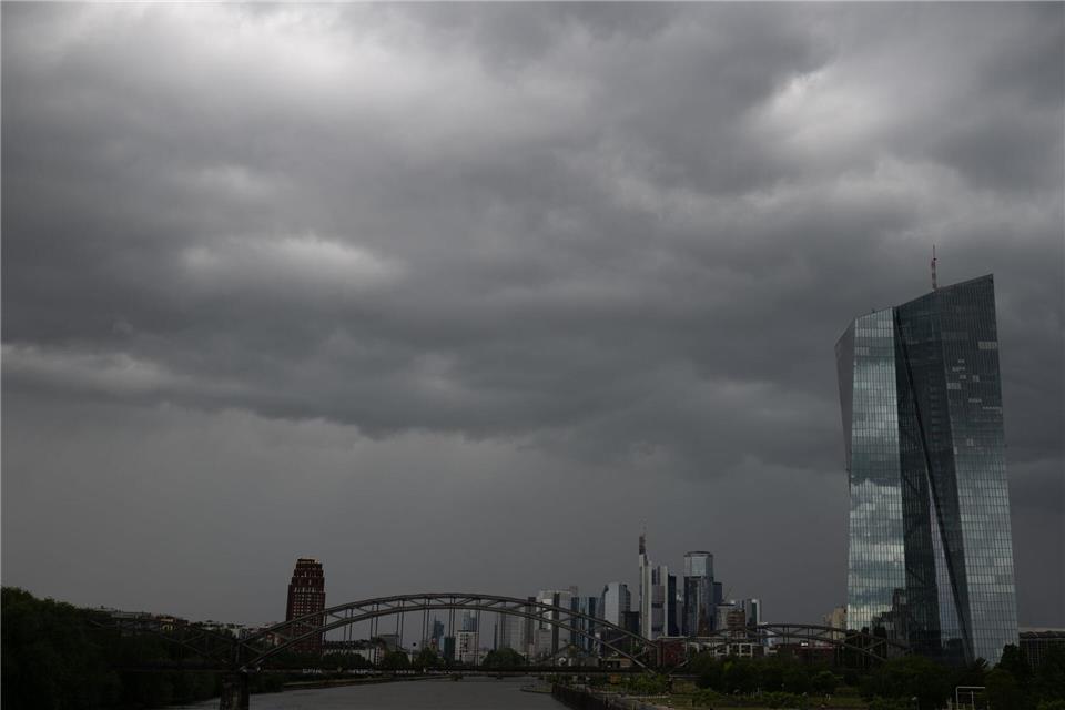 Meteorologen sehen erstmal Wolken und Regen. (Archivbild)Florian Wiegand/dpa