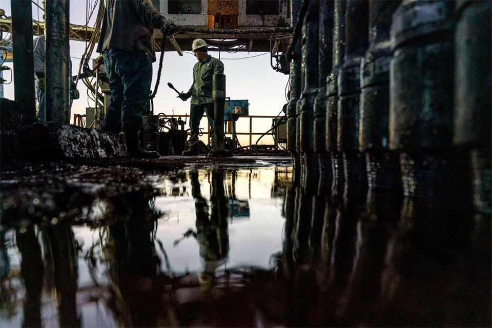 Methan entsteht auch in der Öl- und Gasindustrie. (Archivbild)David Goldman/AP/dpa