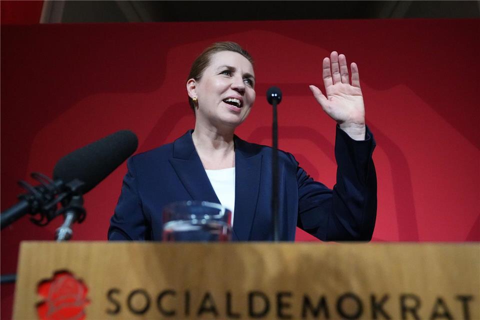 Mette Frederiksen will Dänemarks Regierungschefin bleiben. Sergei Grits/AP/dpa