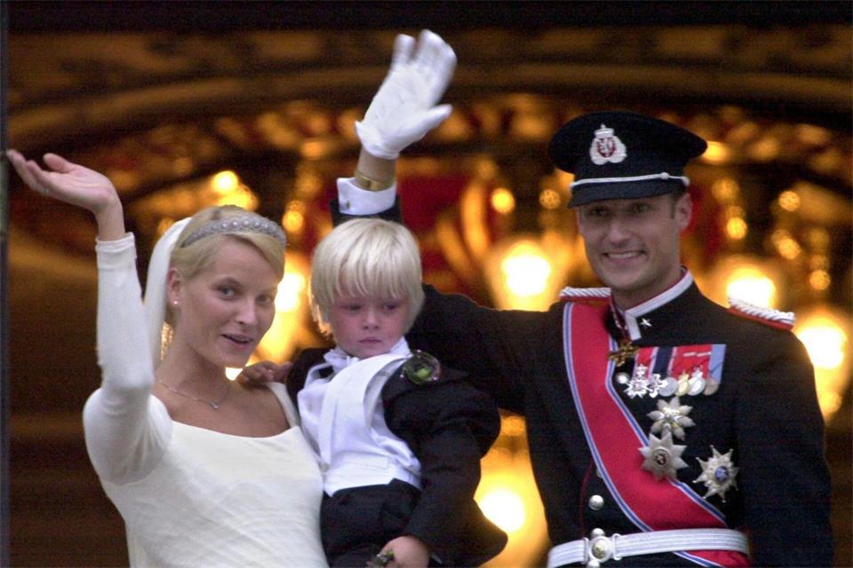 Mette-Marit brachte ihren kleinen Sohn Marius mit in die Ehe. (Archivbild)Martin Athenstädt/dpa