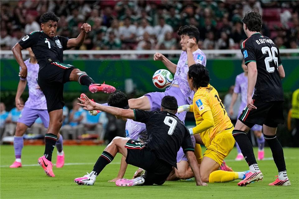 Mexiko steht nach dem Sieg gegen Südkorea vorzeitig in der WM-Zwischenrunde.Ricardo Mazalan/AP/dpa