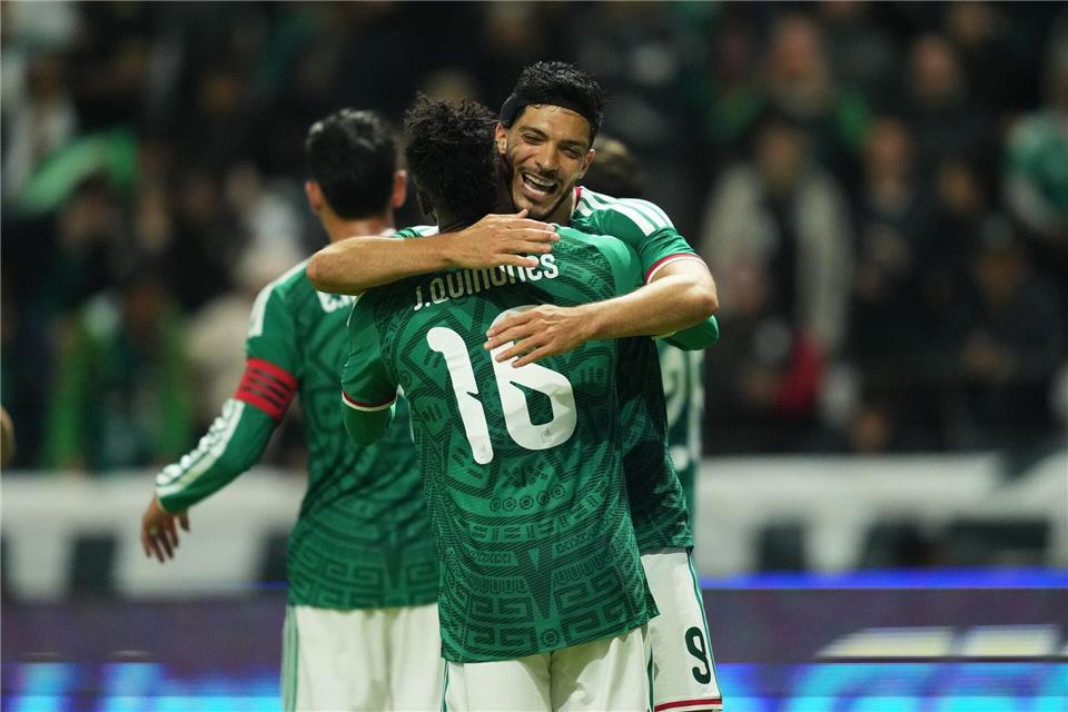 Mexiko stimmte sich mit einem 5:1 über Serbien auf den WM-Start ein.Moises Castillo/AP/dpa