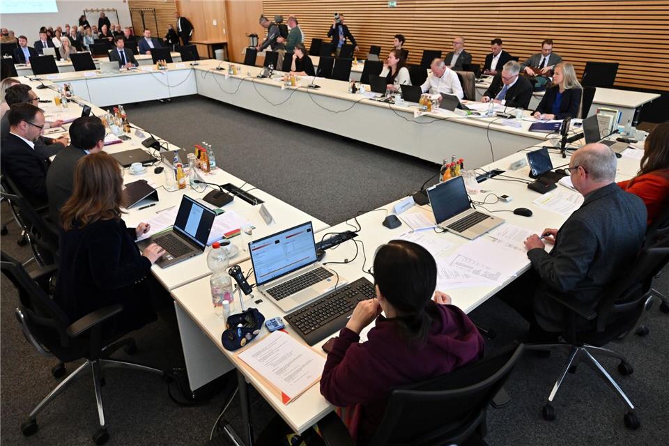 „Mich hat das auch erstaunt, wie wenig Immunität eine einzelne Erstinfektion hinterlassen hat“, sagte der 53-Jährige im Thüringer Corona-Untersuchungsausschuss. Martin Schutt/dpa