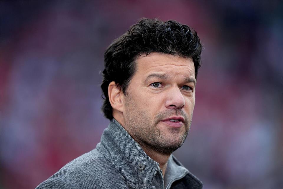 Michael Ballack zählt den FC Bayern nicht zu den großen Titel-Kandidaten in der Champions League.Joe Giddens/PA Wire/dpa