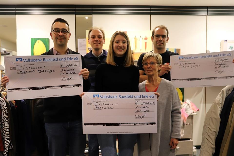 Michael Bollrath (Musikverein Rhedebrügge), Pfarrer Dr. Fabian Tilling, Amelie Otte (stv. Leitung Messdiener), Dagmar Vogt (Team Froschkönig) und Tim Heistermann (Erler Jäger).