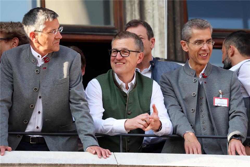 Michael Diederich (rechts) verlässt den FC Bayern und wechselt in die Wirtschaft.Karl-Josef Hildenbrand/dpa