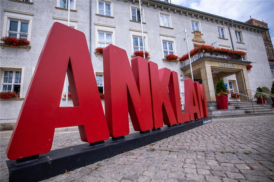 Michael Galander (Initiativen für Anklam) bleibt Bürgermeister von Anklam. Er hat die Bürgermeisterwahl klar gewonnen. (Archivbild)Jens Büttner/dpa