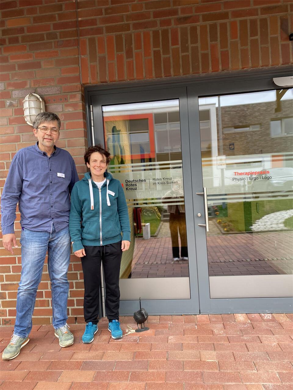 Michael Gredig (Bereichsleiter für medizinisch-therapeutische Leistungen) und Tanja Korte (Physiotherapeutin) berichten über ihre Erfahrungen.