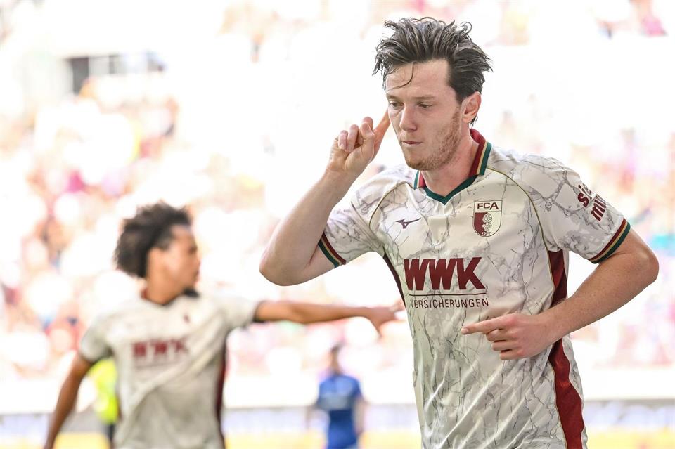 Michael Gregoritsch dürfte beim FC Augsburg bald zum Rekordmann werden. (Archivbild)Harry Langer/dpa
