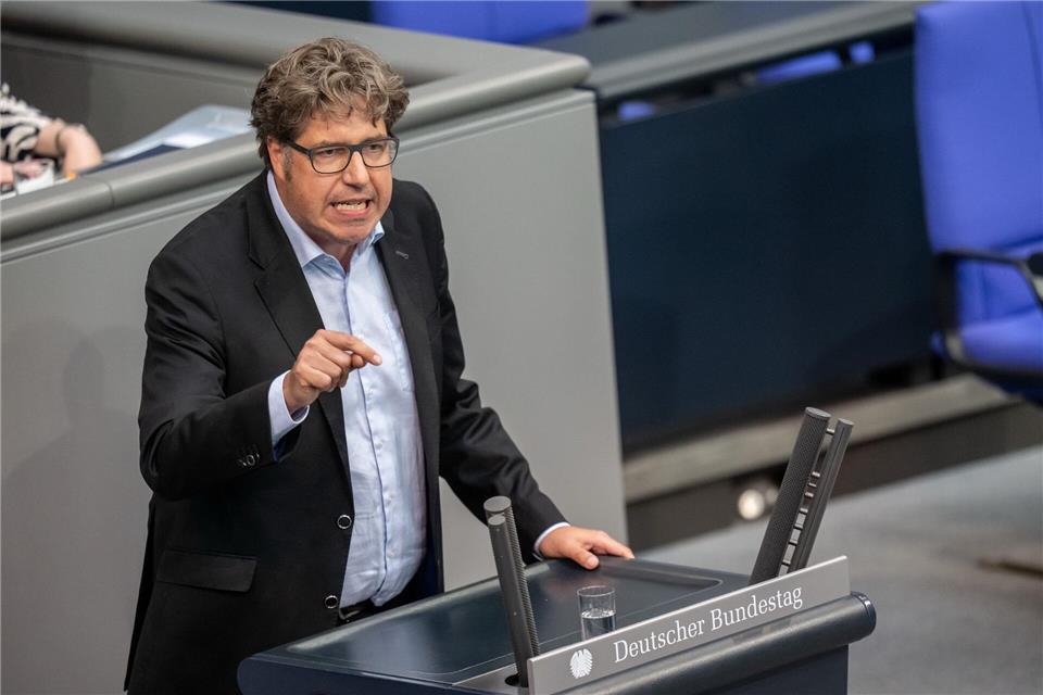 Michael Kellner fordert eine E-Auto-Förderung insbesondere im ländlichen Raum. (Archivbild)Michael Kappeler/dpa